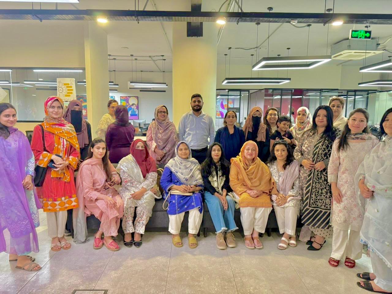 A DST batch group photo